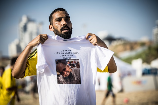 שלום אדרי אחרי כיבוש השער. רפואה שלמה לקרלוס אדרי (צילום: עודד קרני)